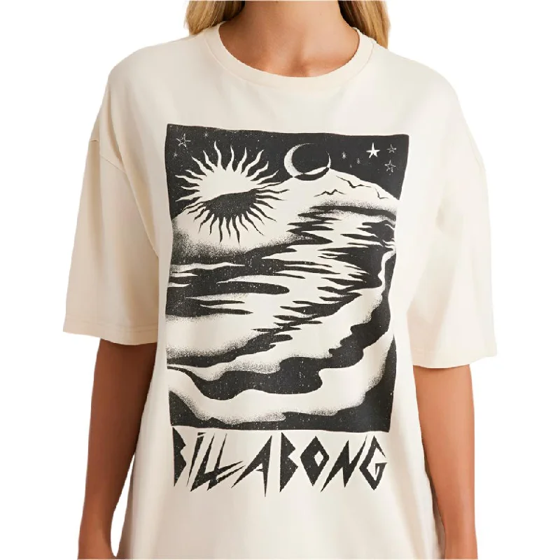 Night Walks T-Shirt - Womens Graphic T-Shirt Round Neck Polyester
